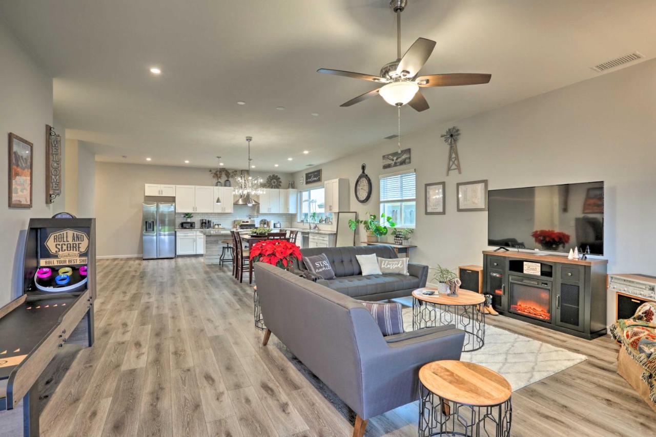 Stunning Clovis Home About 1 Mile To Old Town! ภายนอก รูปภาพ