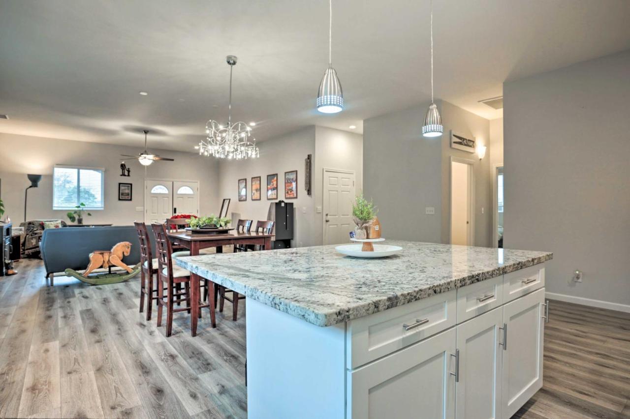 Stunning Clovis Home About 1 Mile To Old Town! ภายนอก รูปภาพ